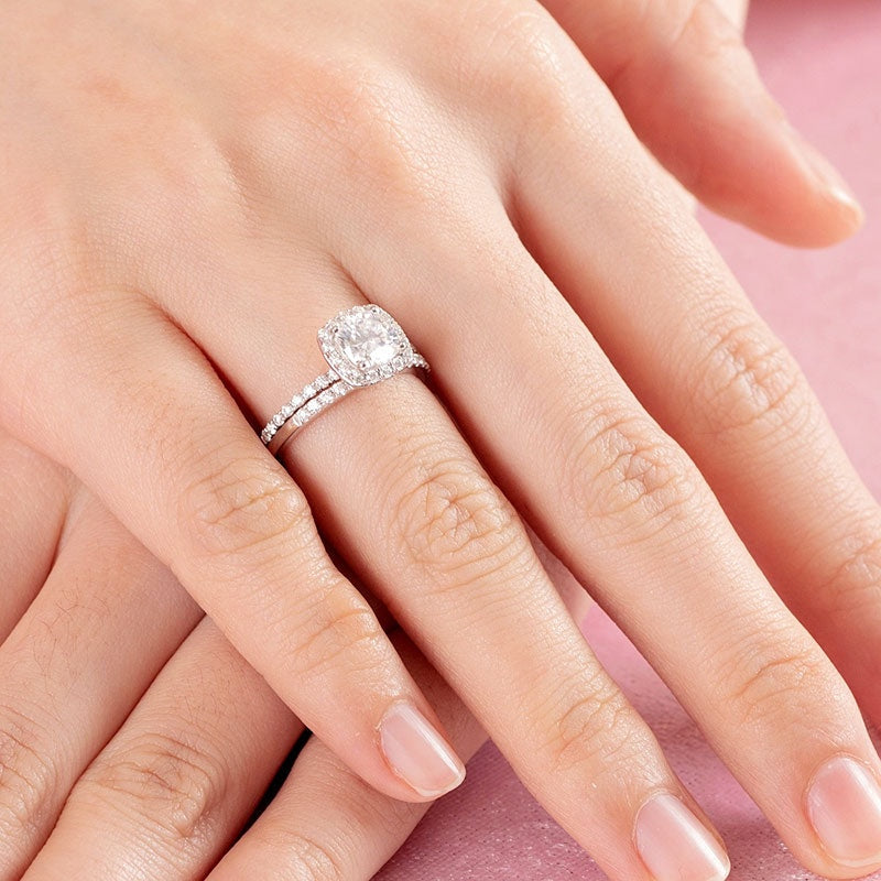 1.00ct Cushion Cut Moissanite Diamond Ring Set