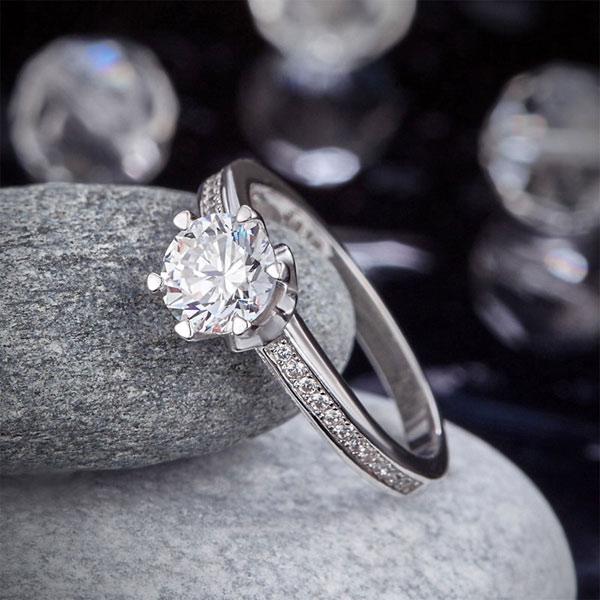Classic round cut engagement ring top