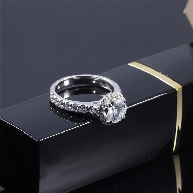 1.00ct Round Cut Moissanite, Classic Halo Engagement Ring, 14Kt 585 White Gold