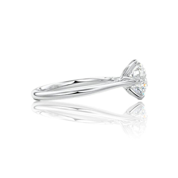 Round Cut Classic 6 Claw Moissanite Ring