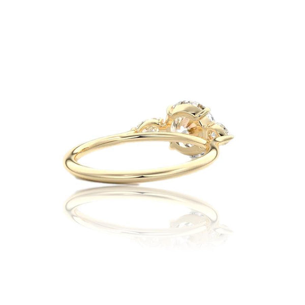 Round Cut Three Stone Diamond Engagement Ring\