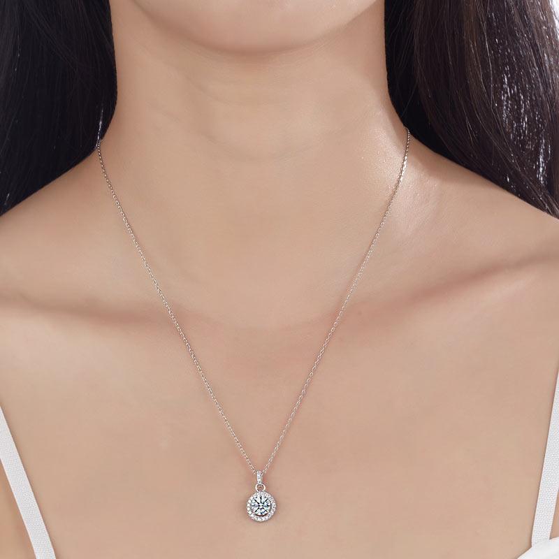 Halo top diamond pendant