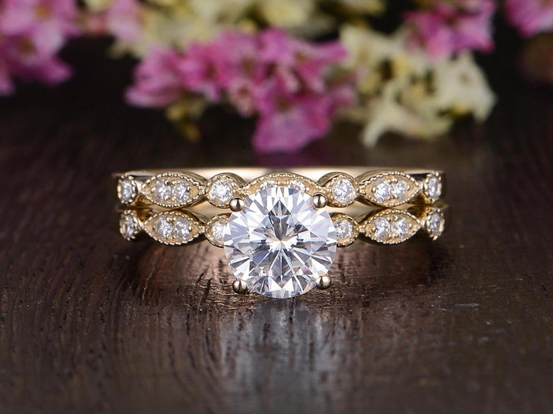 1.30ct Moissanite Ring Set, Round Cut, Colour F, Clarity VVS, Available in a Choice of Metals, Centre Stone 1.00ct