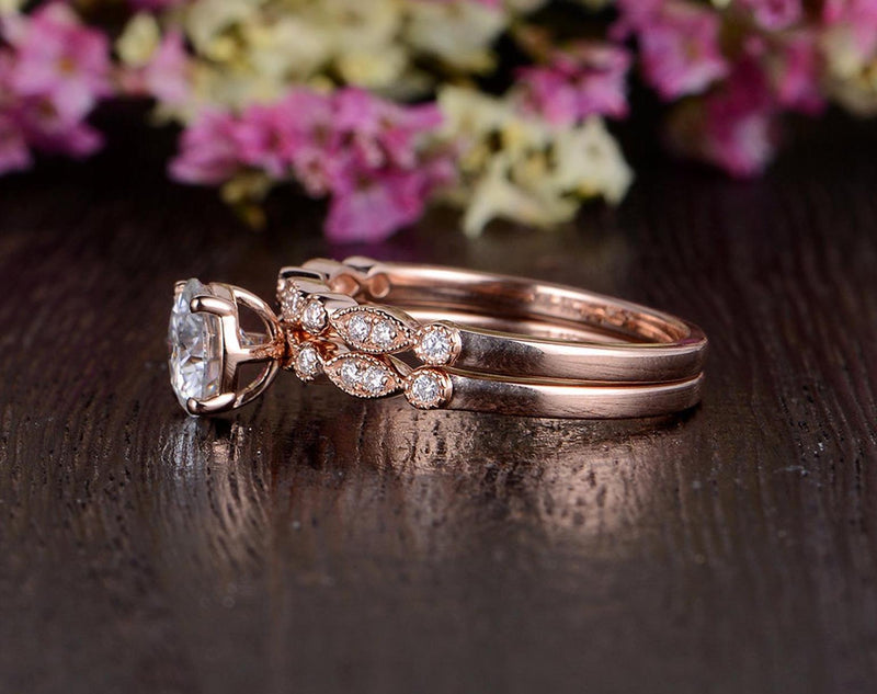 1.30ct Moissanite Ring Set, Round Cut, Colour F, Clarity VVS, Available in a Choice of Metals, Centre Stone 1.00ct